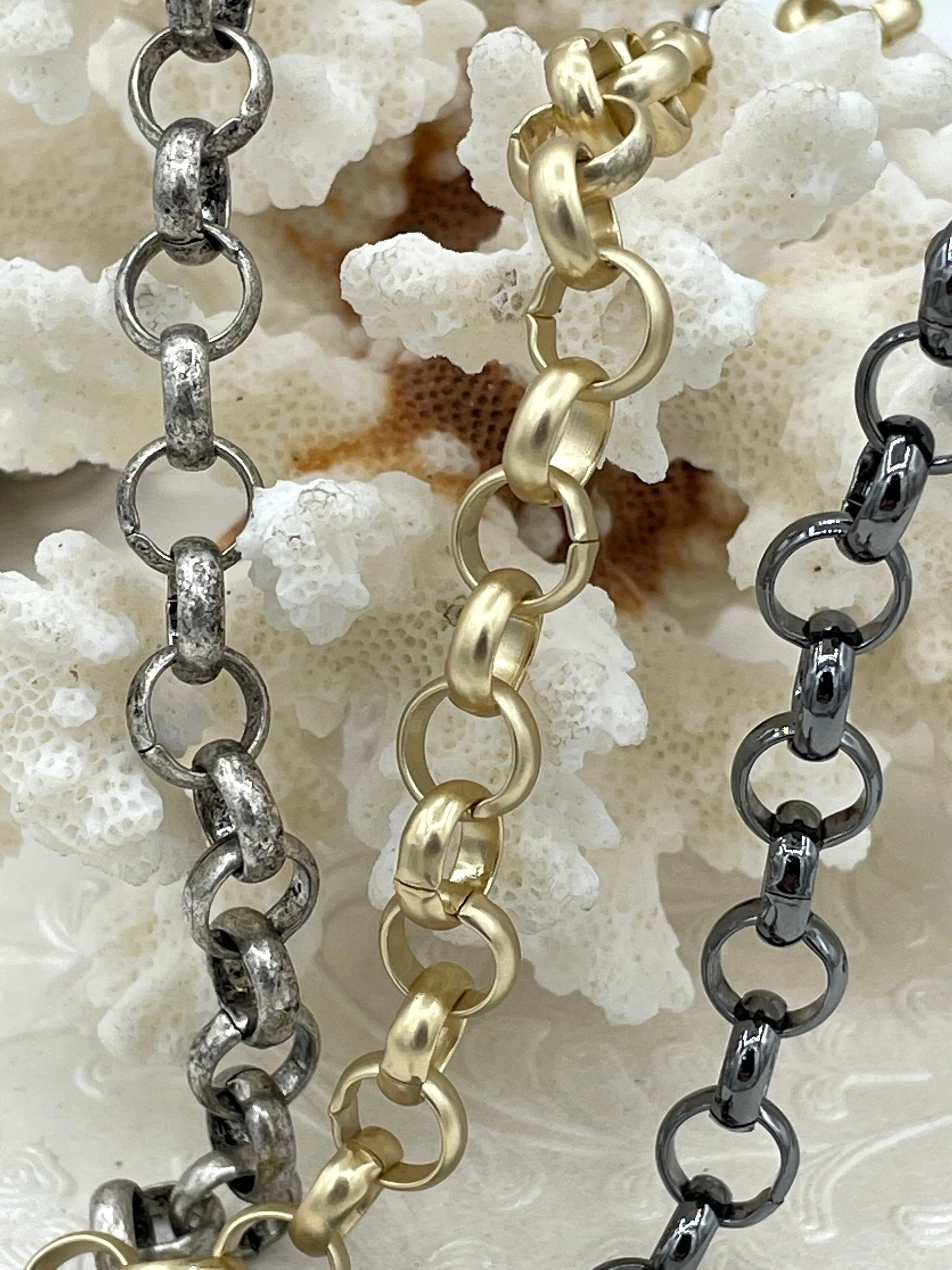 Brass Cable Rolo Chain Round sold by the foot. 8mm x 3mm x 1mm. Medium Size Rolo Chain Electroplated , 9 finishes available. Fast ship