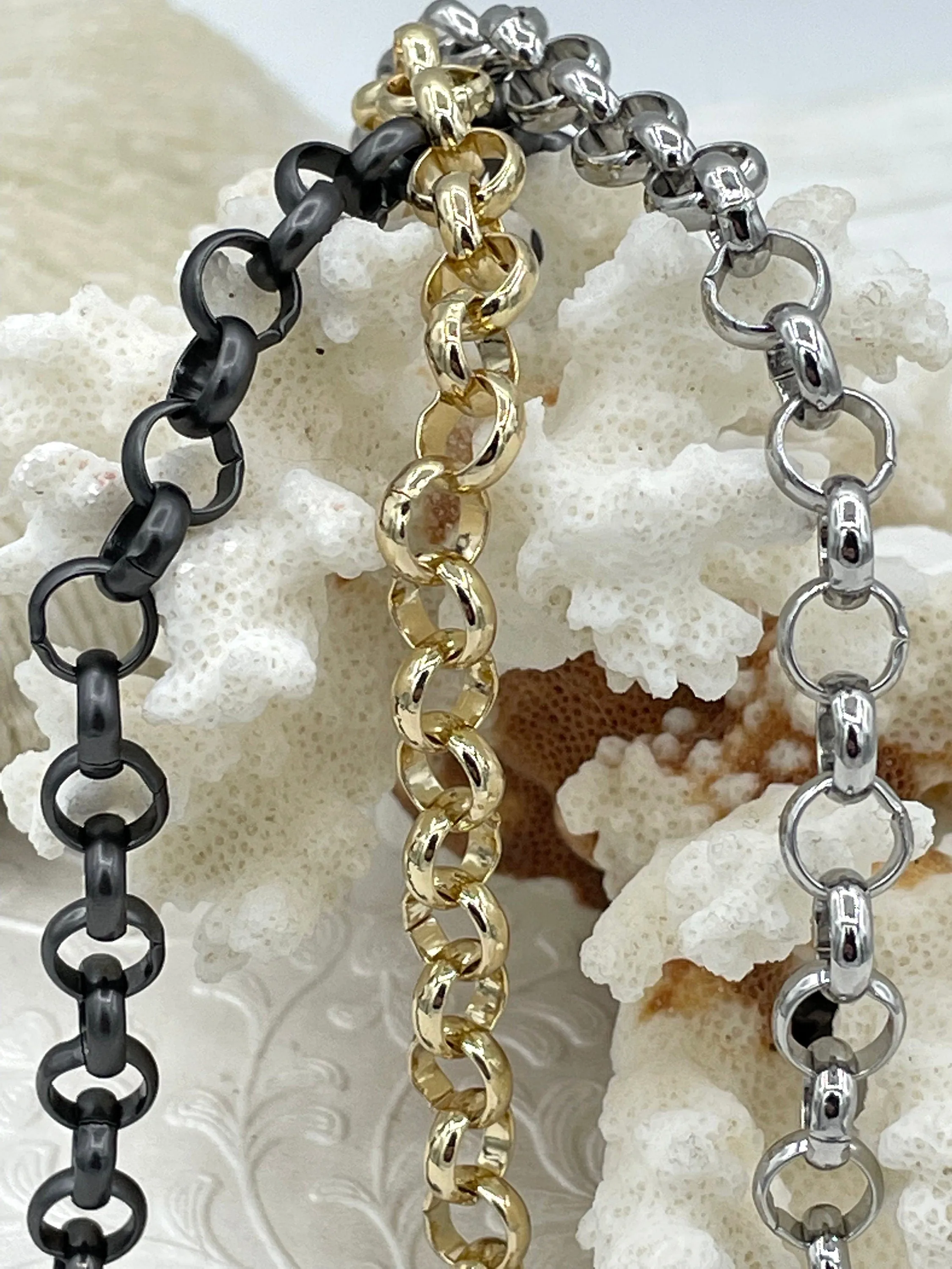 Brass Cable Rolo Chain Round sold by the foot. 8mm x 3mm x 1mm. Medium Size Rolo Chain Electroplated , 9 finishes available. Fast ship