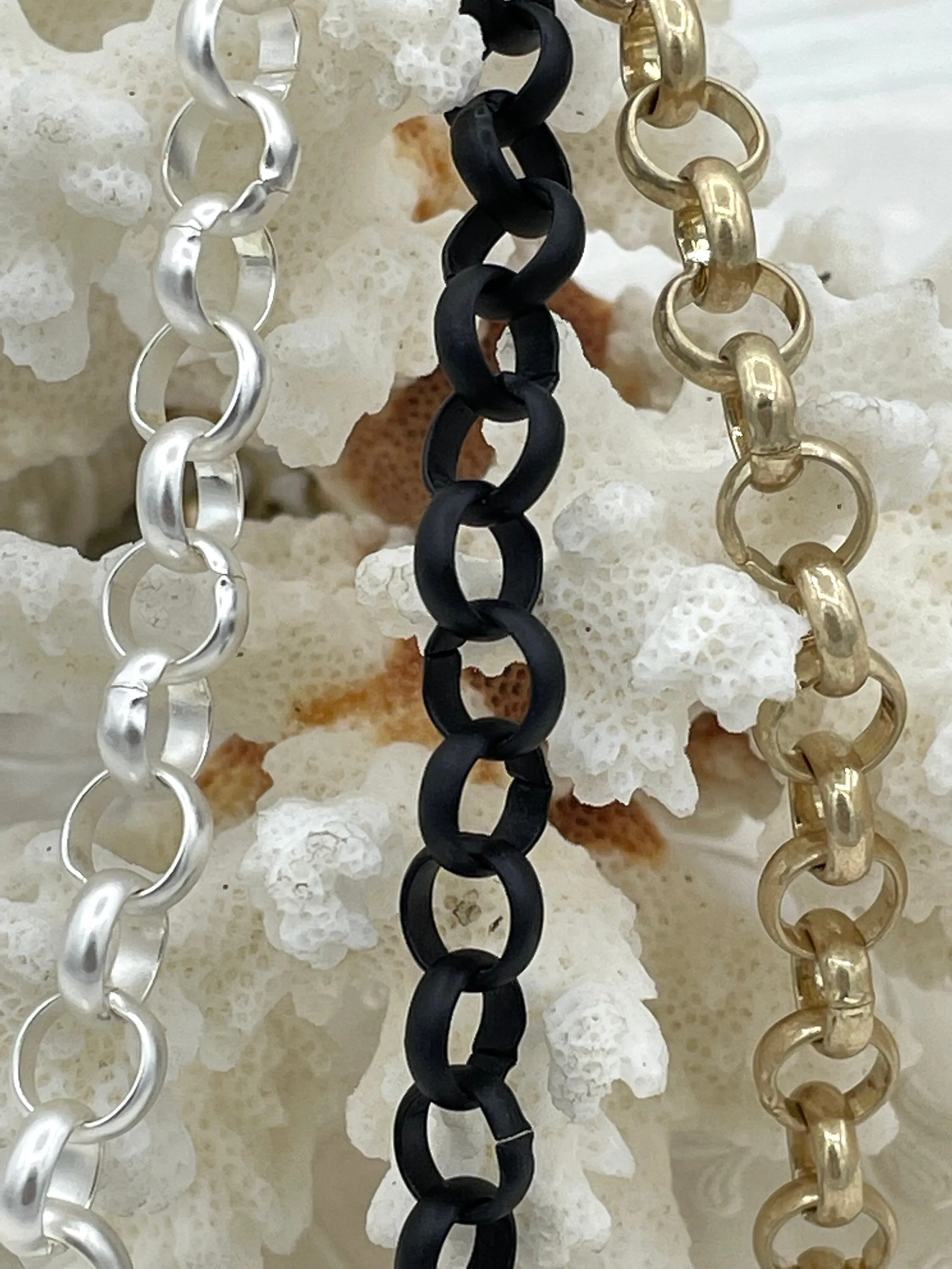 Brass Cable Rolo Chain Round sold by the foot. 8mm x 3mm x 1mm. Medium Size Rolo Chain Electroplated , 9 finishes available. Fast ship