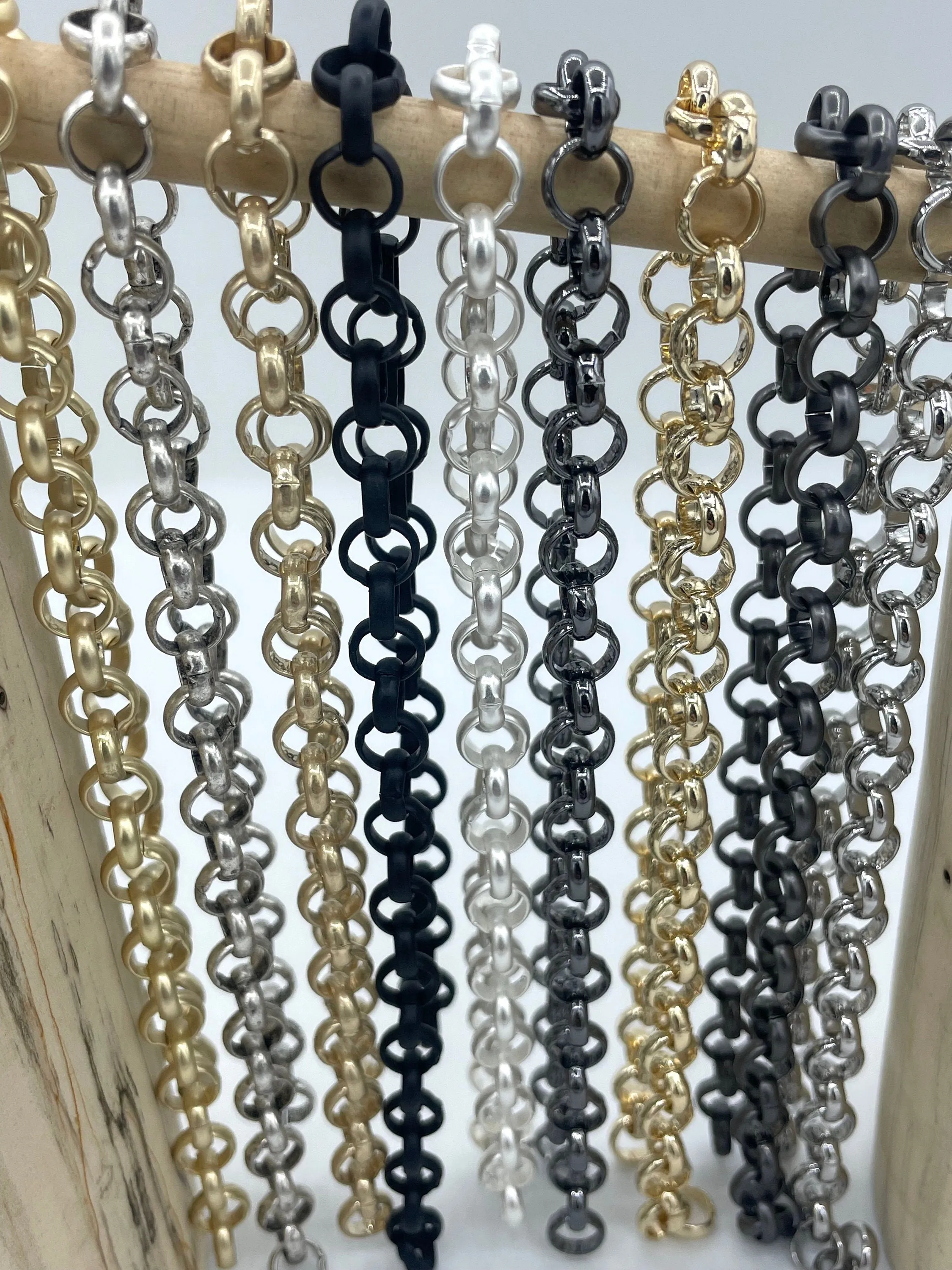 Brass Cable Rolo Chain Round sold by the foot. 8mm x 3mm x 1mm. Medium Size Rolo Chain Electroplated , 9 finishes available. Fast ship