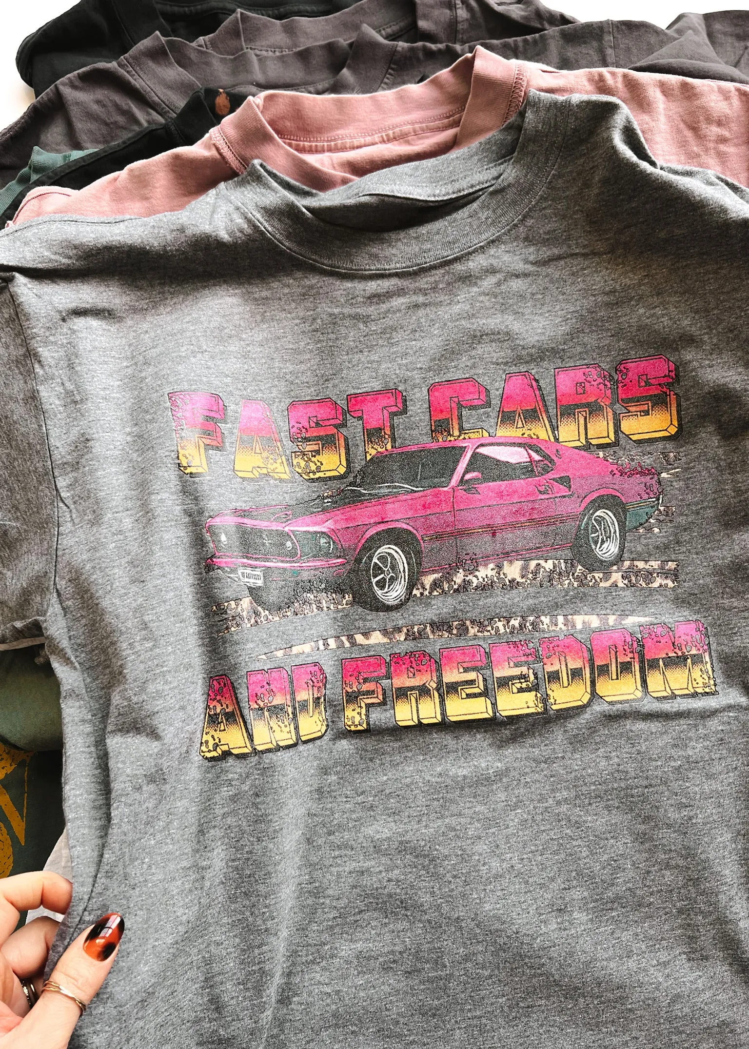 FAST CARS AND FREEDOM SIDE SLIT TEE