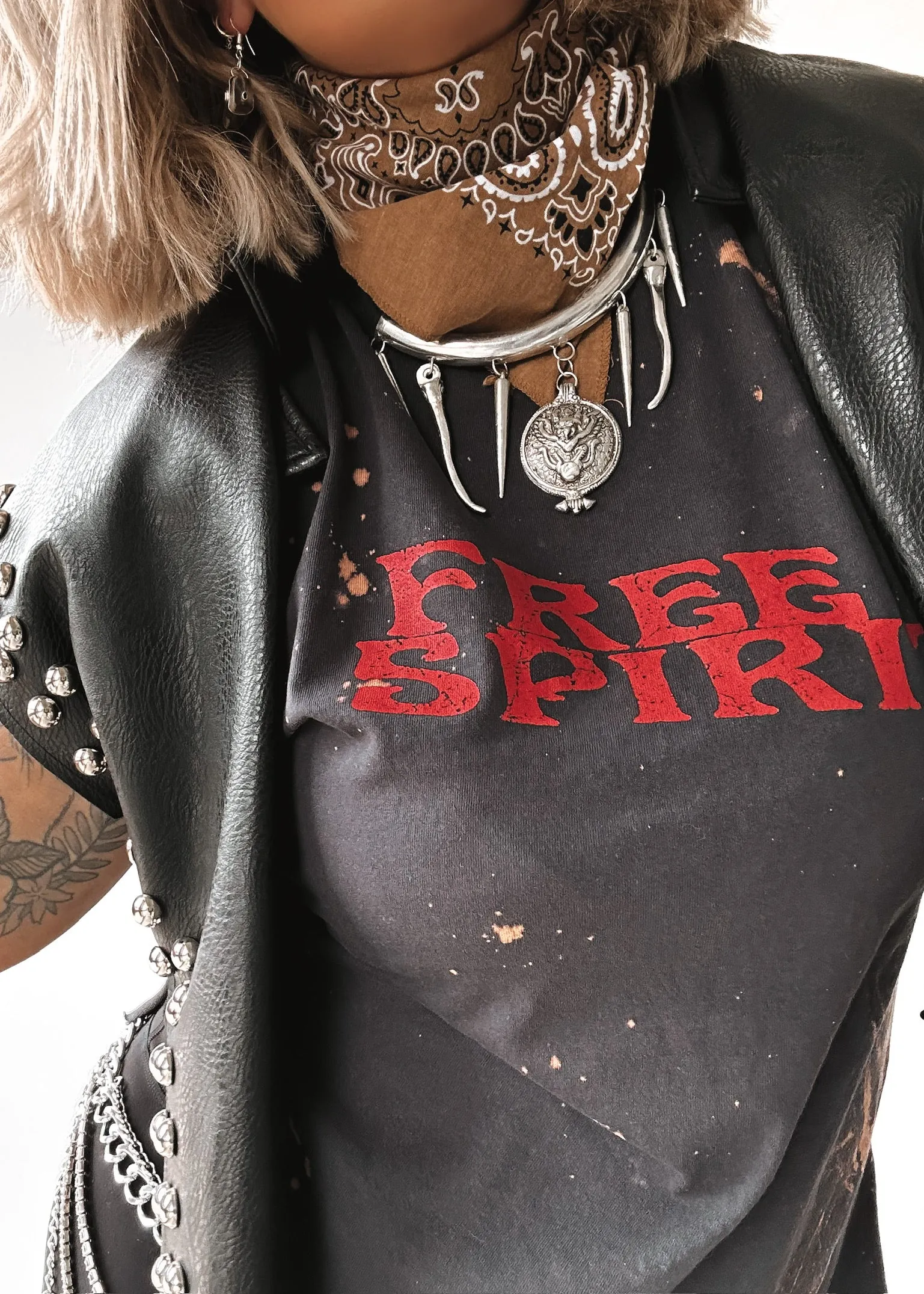 FREE SPIRIT BLEACHED OUT SIDE SLIT TEE