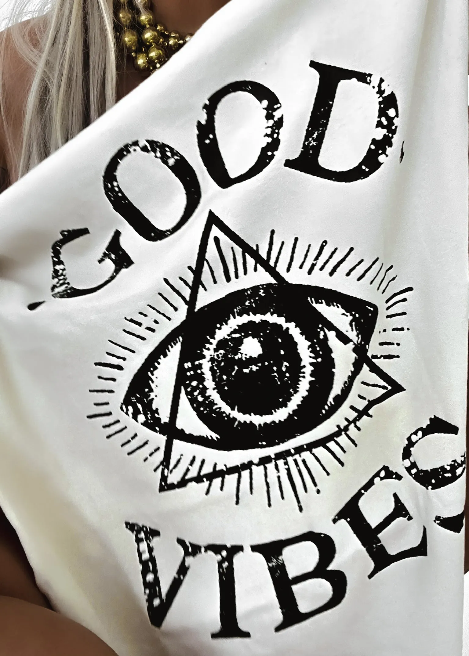GOOD VIBES (BLACK) SIDE SLIT TEE
