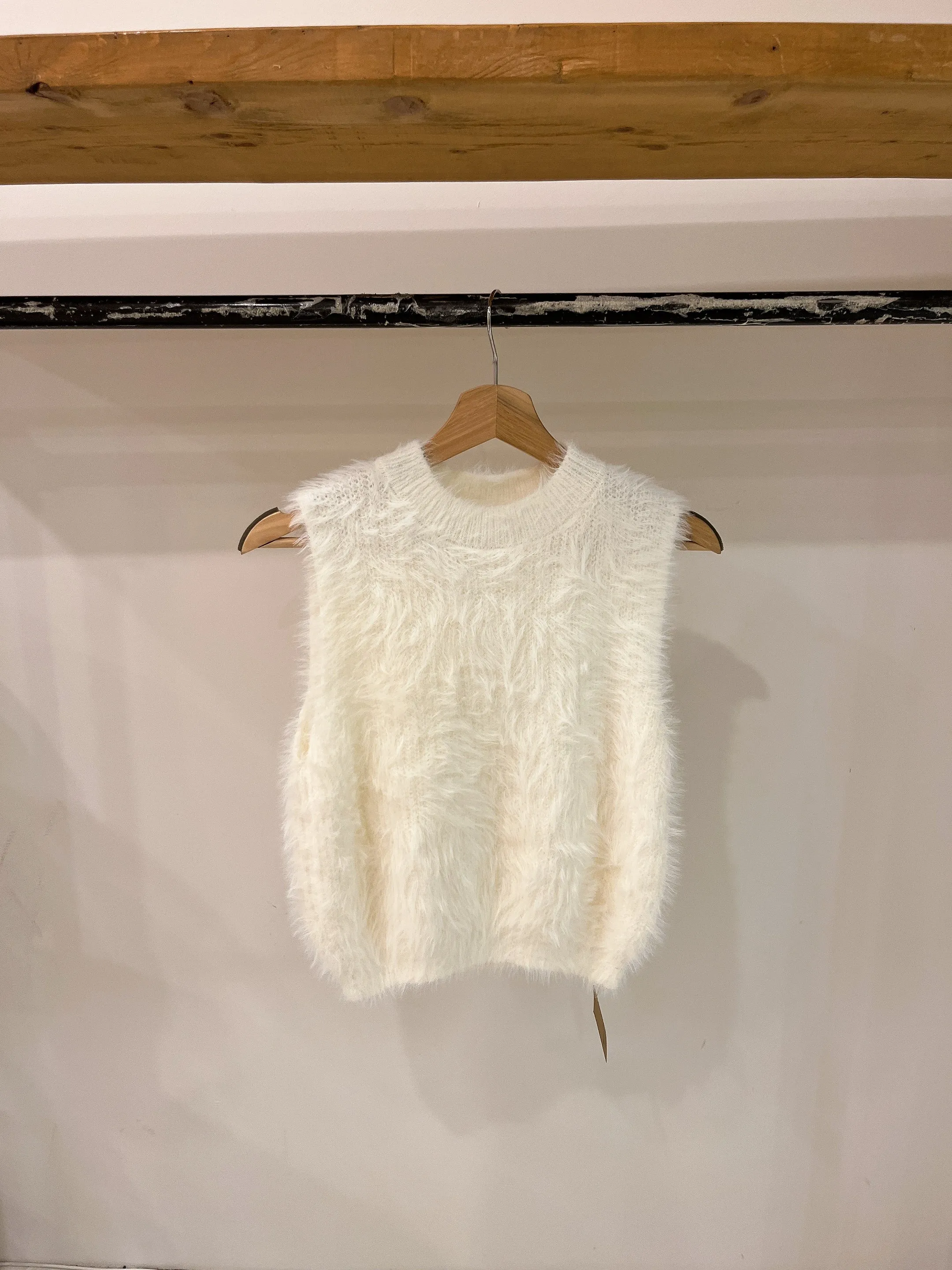 IZZY Angora top