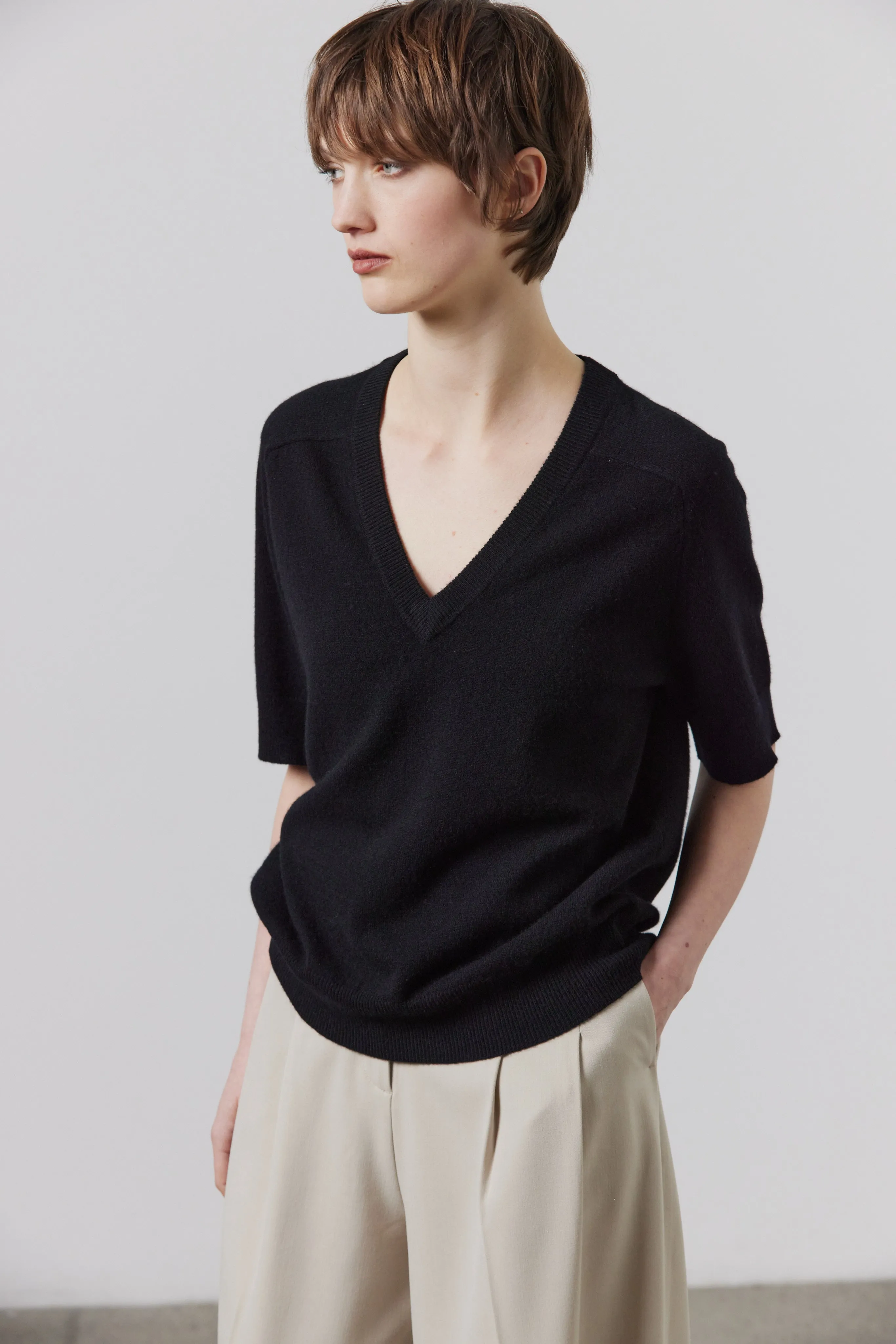 Jasper Cashmere V-Neck - Black