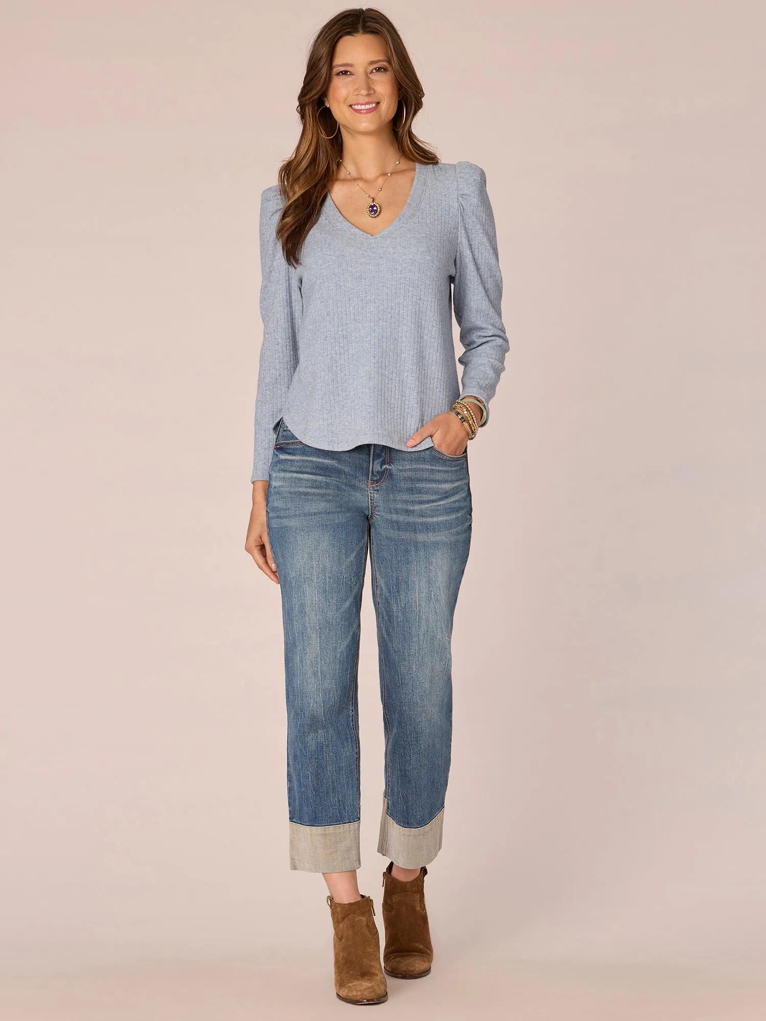 Long Puff Sleeve V-Neck Shirttail Hem Knit Top
