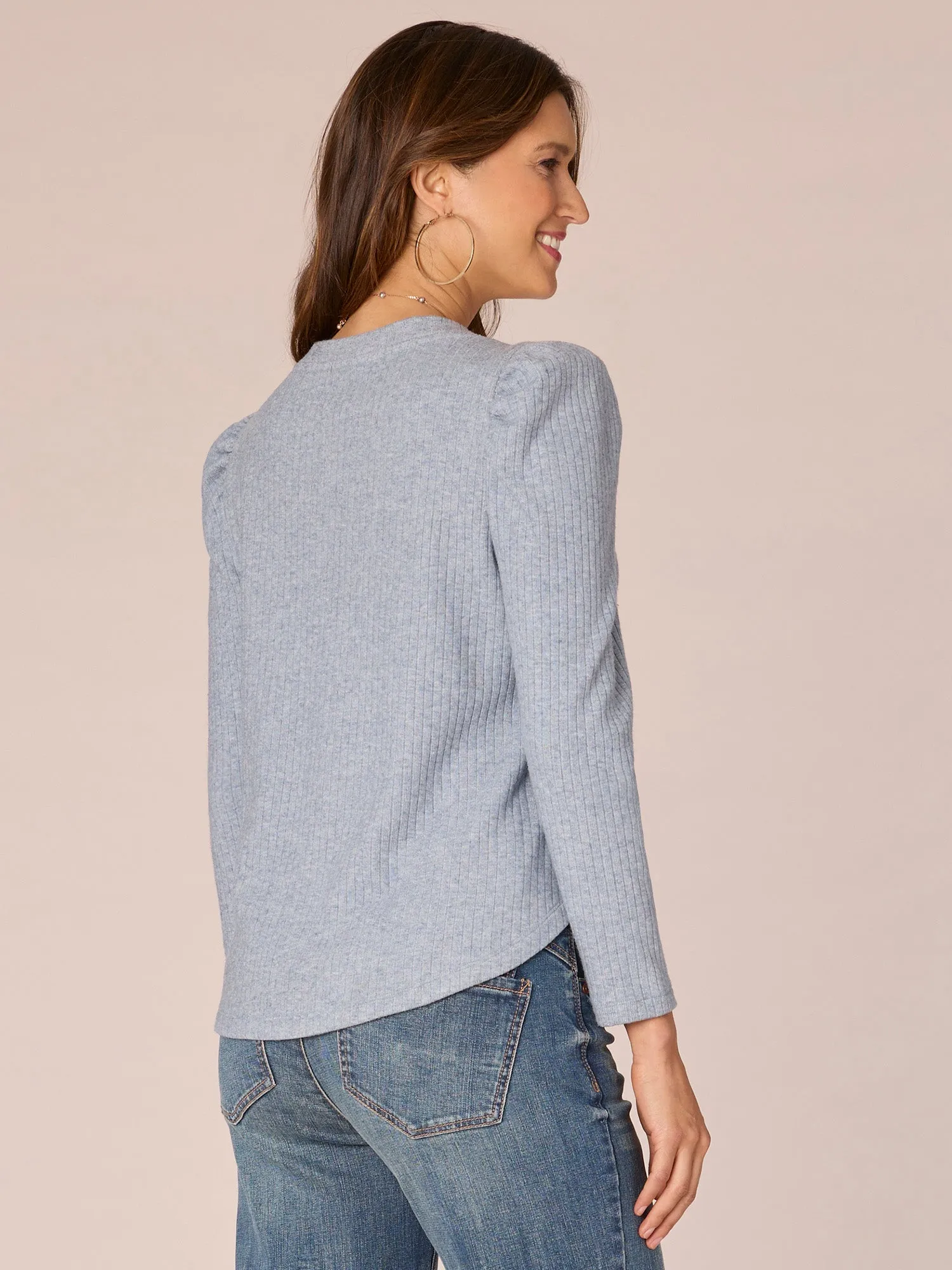 Long Puff Sleeve V-Neck Shirttail Hem Knit Top