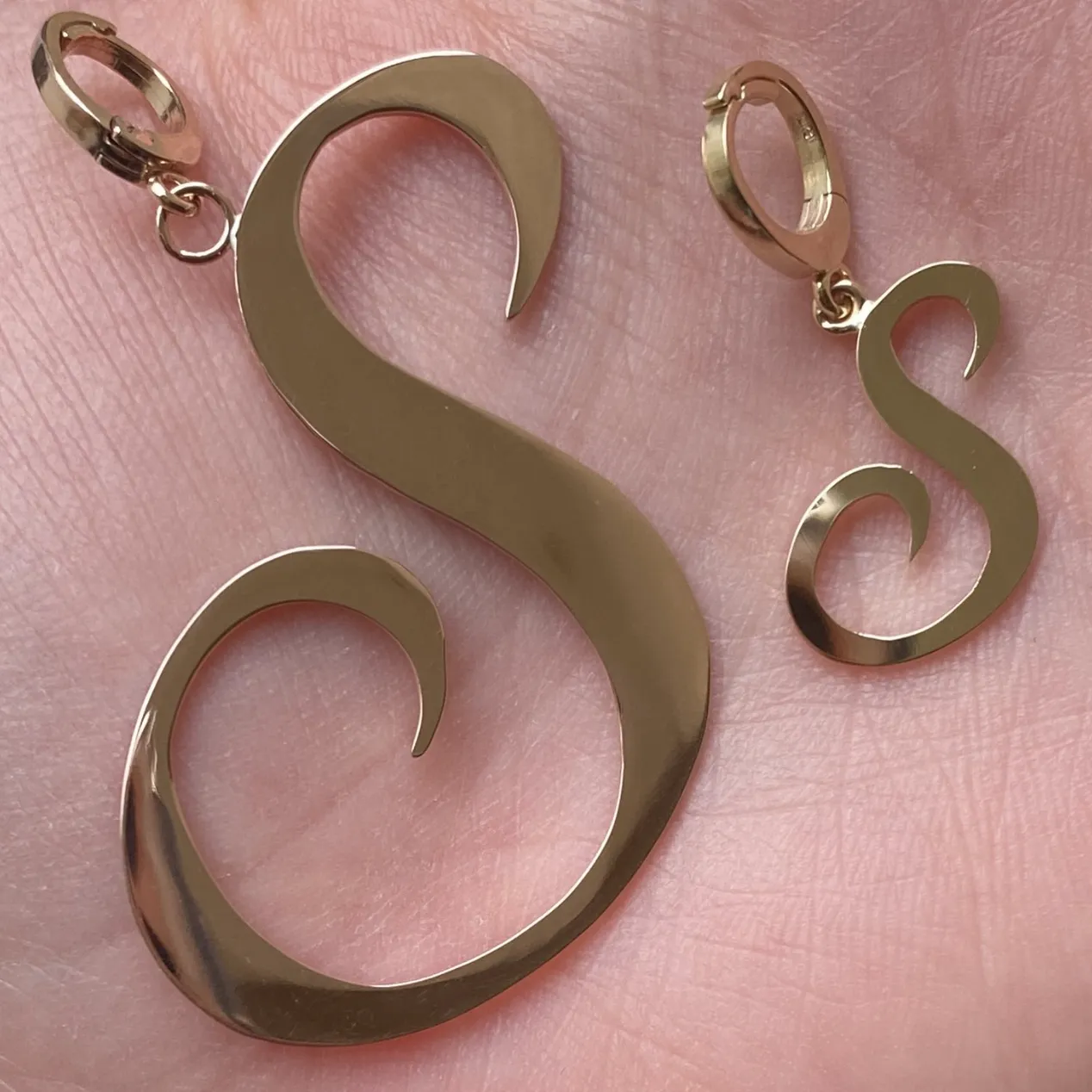 Medium Initial Charm