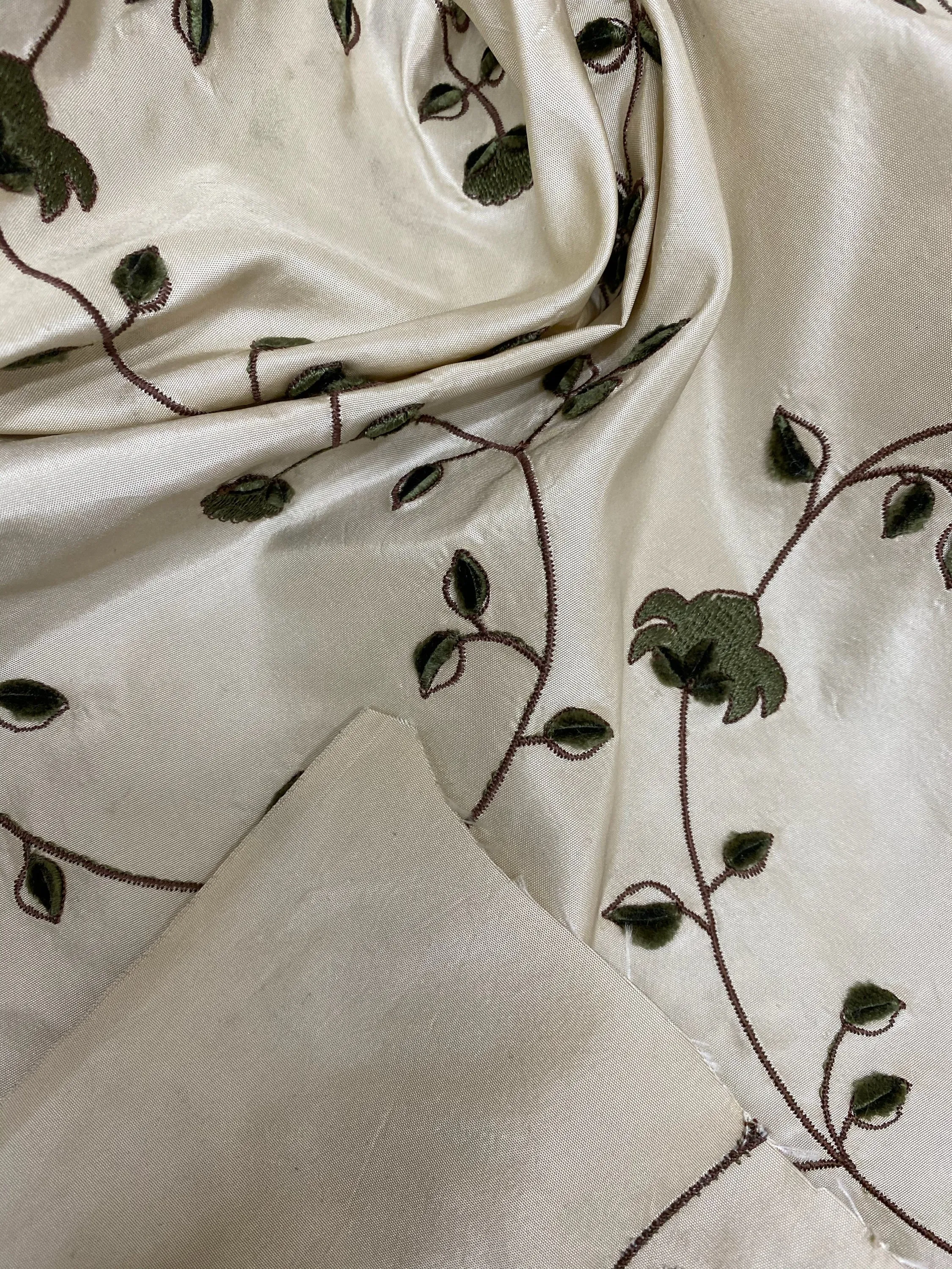 NEW Countess Stephanie 100% Silk Taffeta White Cream with Olive Velvet Embroidered Flowers