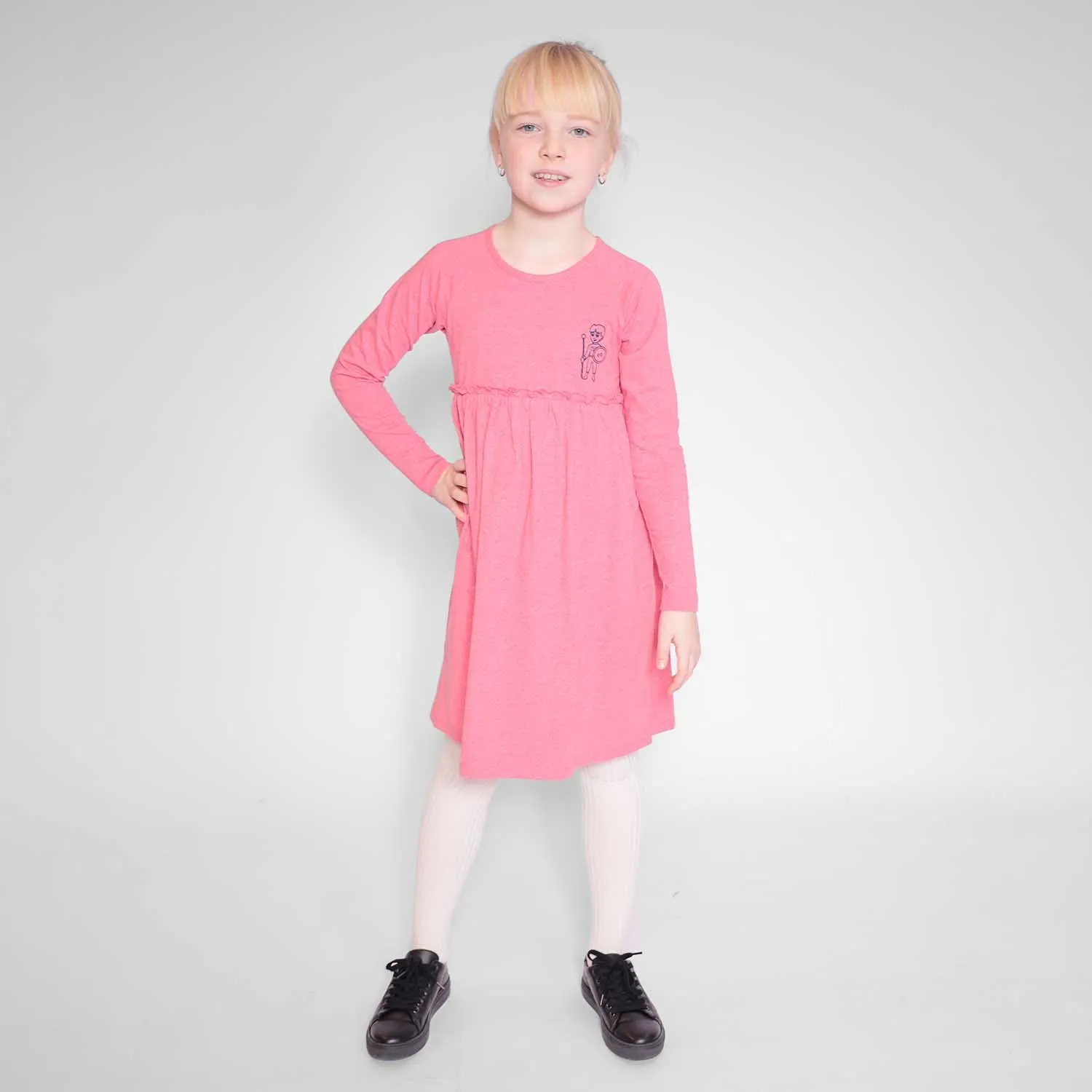 Roze meisjesjurk met borduursel